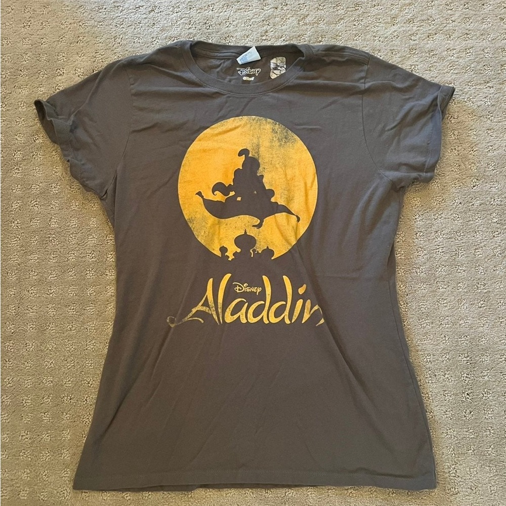 Disney Aladdin shirt adult medium